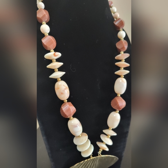 Vintage Statement polished stone, acrylic and metal necklace - Picture 2 of 7